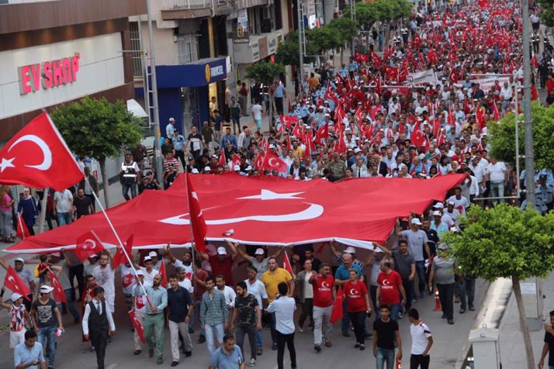 İSKENDERUN’DA MİLLİ BİRLİK YÜRÜYÜŞÜ DÜZENLENDİ