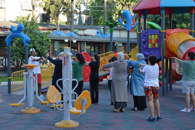 15 TEMMUZ MİLLİ İRADE PARKI’NDA SABAH SPORU HİZMETİ  VATANDAŞLARDAN BÜYÜK BEĞENİ ALIYOR