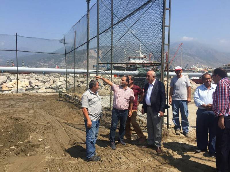 İSKENDERUN BELEDİYE BAŞKANI SEYFİ DİNGİL PLAJ FUTBOLU SAHASINDA İNCELEMELERDE BULUNDU