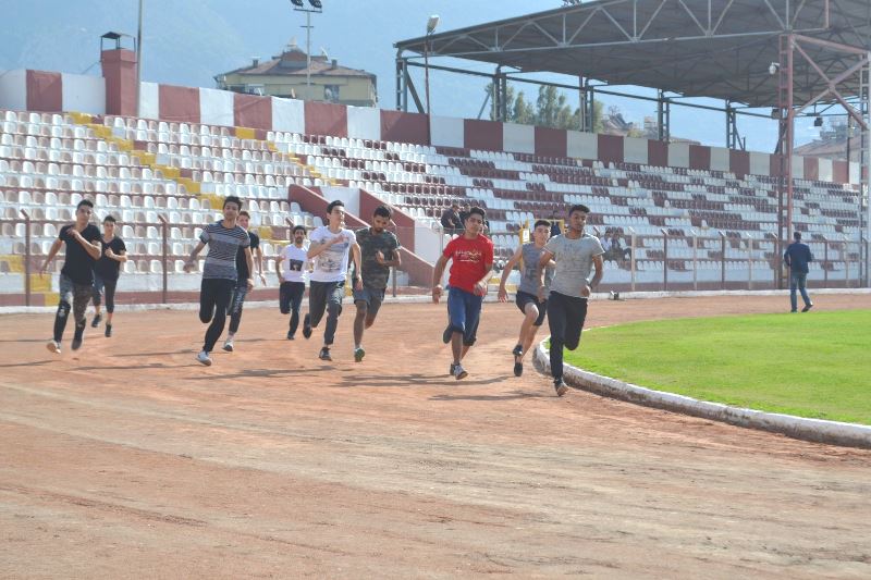 ÜLKÜCÜ GENÇLER ‘ALPARSLAN TÜRKEŞ’ İÇİN KOŞTU