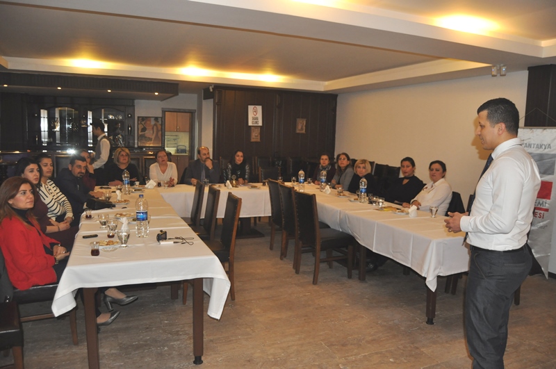 ÖZEL ANTAKYA AKADEMİ HASTANESİNDEN LİONS ANTAKYA ORONTES KULÜBÜ ÜYELERİNE KANSERDEN KORUNMA SEMİNERİ VERİRDİ