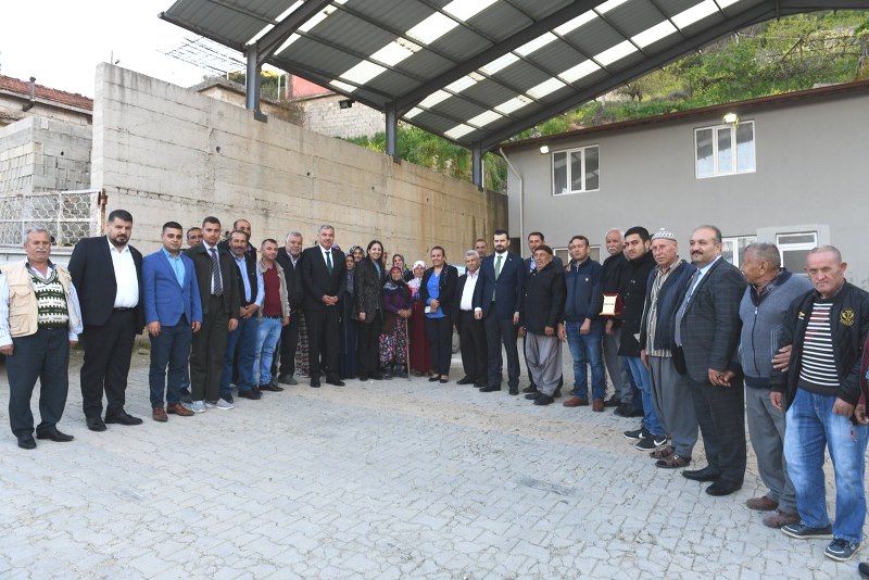 ANTAKYA BELEDİYE BAŞKANI İZZETTİN YILMAZGÖREVE YENİ SEÇİLEN MAHALLE MUHTARLARINA TEBRİK ZİYARETİ GERÇEKLEŞTİRDİ
