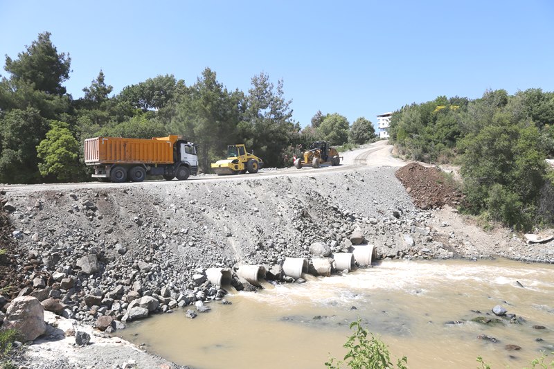 BATIAYAZ KÖPRÜSÜ’NDE ÇALIŞMALAR DEVAM EDİYOR