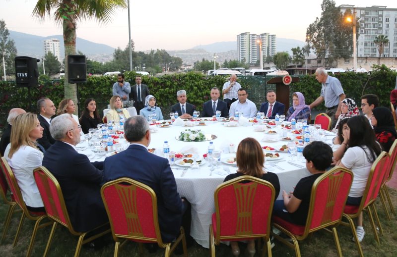 BAŞKAN SAVAŞ HATAY VALİLİĞİNİN DÜZENLEDİĞİ İFTARA KATILDI