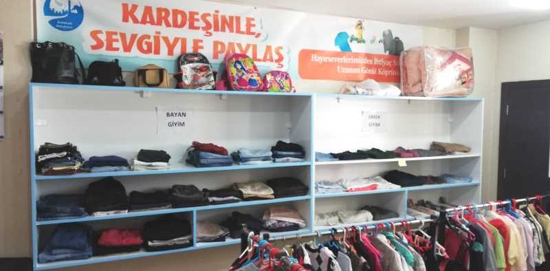 KARDEŞİNLE SEVGİYLE PAYLAŞ PROJESİ YAZLIK SEZON İLE İHTİYAÇ SAHİBİ VATANDAŞLARA HİZMET VERMEYE DEVAM EDİYOR