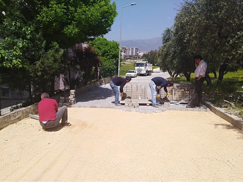 ANTAKYA BELEDİYESİ EKİPLERİNDEN ŞEHİR GENELİNDE YOL İYİLEŞTİRME ÇALIŞMALARI
