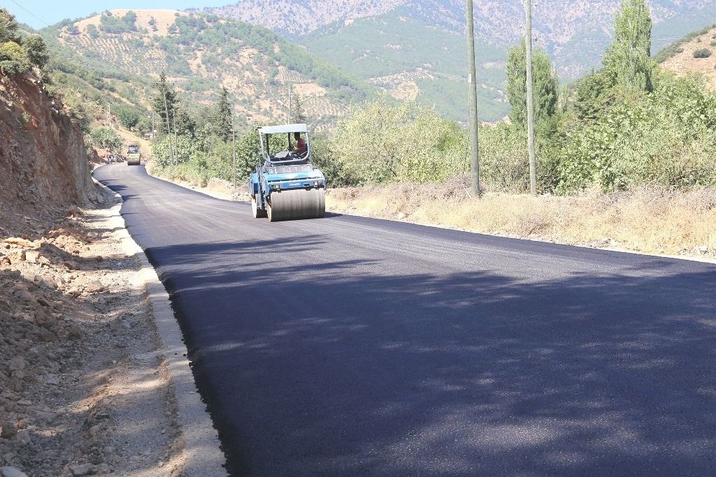 BÜYÜKŞEHİR’DEN HASSA’YA ASFALT