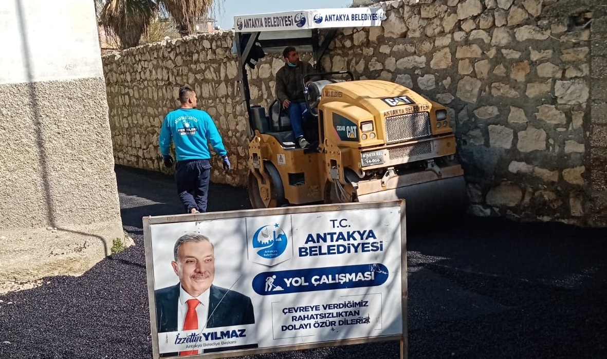 ANTAKYA BELEDİYESİ YOLLARI YENİLEMEYE DEVAM EDİYOR