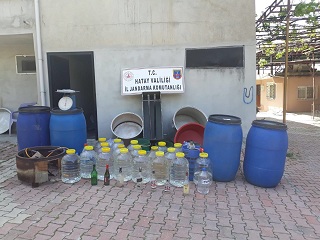 Defne’de 745 litre sahte içki ele geçirildi