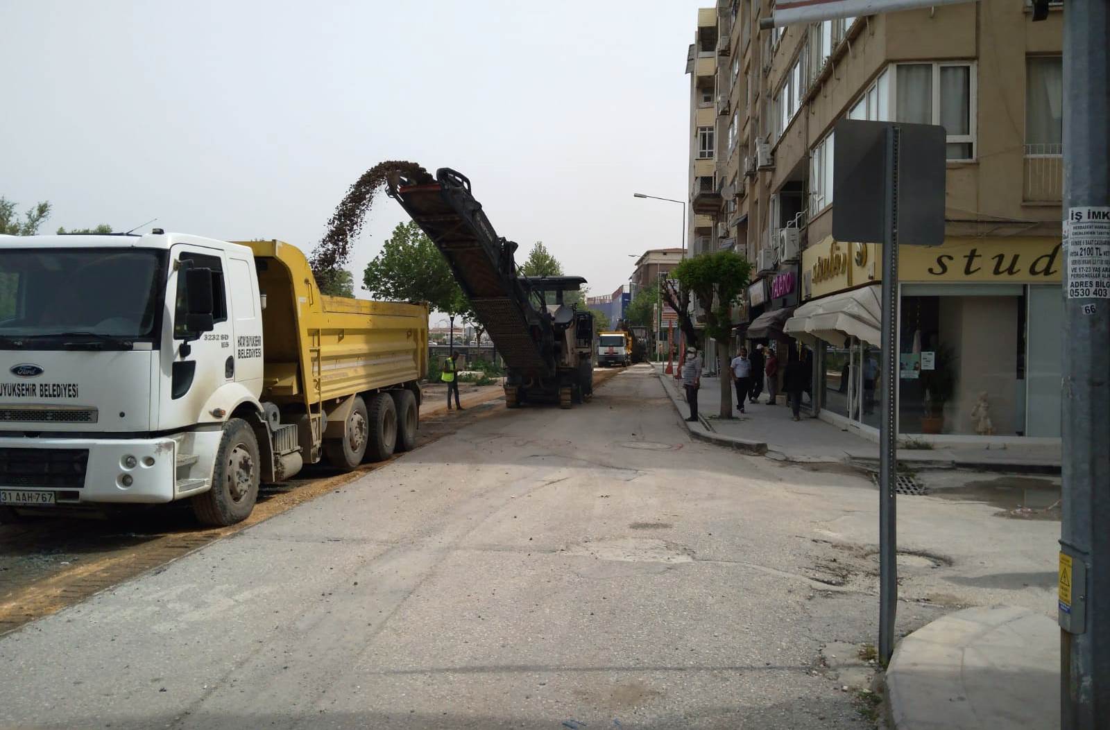 İNÖNÜ CADDESİ’NDE BETON ASFALT SERİM HAZIRLIKLARI