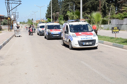 KIRIKHAN BELEDİYESİ 23 NİSAN’DA KONVOYLA ÇOCUKLARIN BAYRAMINI KUTLADI