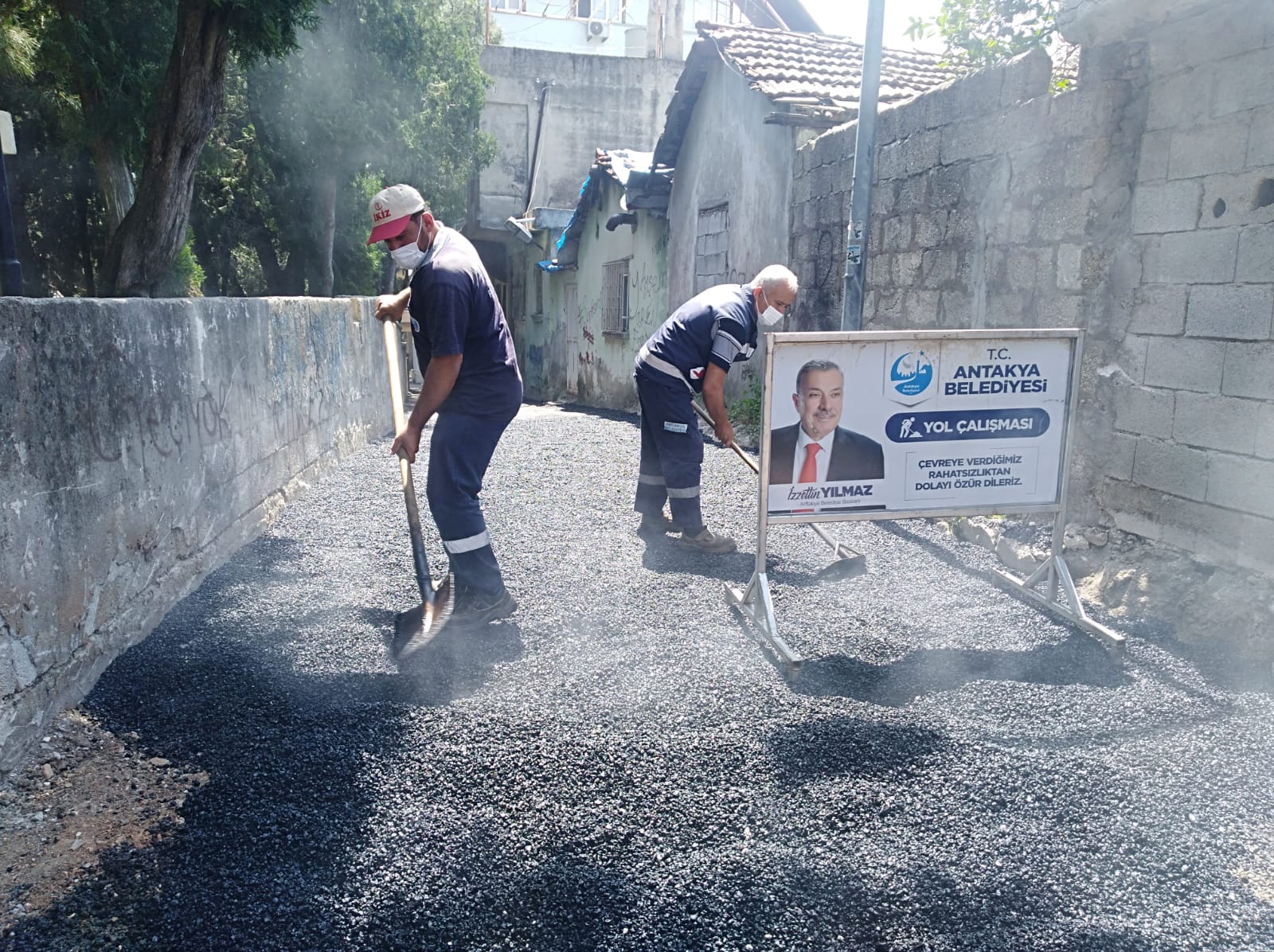 Antakya’da asfalt çalışmaları tam gaz sürüyor