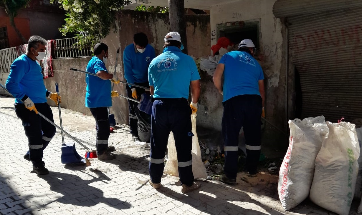 ANTAKYA BELEDİYESİ EKİPLERİNDEN KAPSAMLI TEMİZLİK ÇALIŞMASI