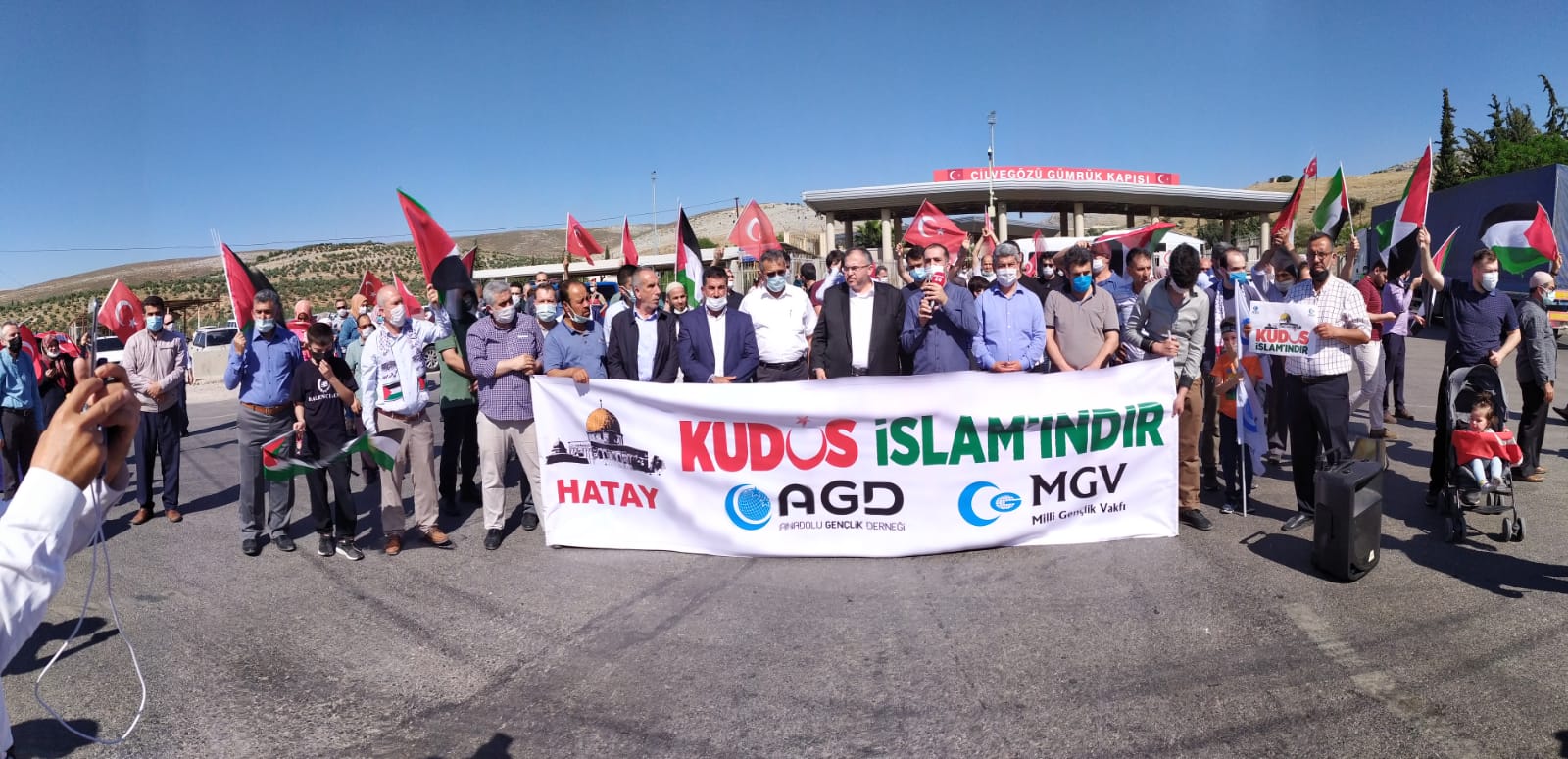 CİLVEGÖZÜ SINIR KAPISINDA İSRAİL’İ PROTESTO ETTİLER