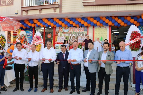 Komşu Market’e görkemli açılış