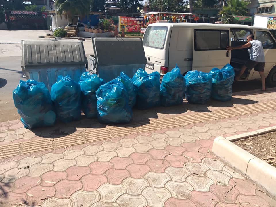Arsuz Belediyesi temizlik ekipleri yoğun mesai harcıyor