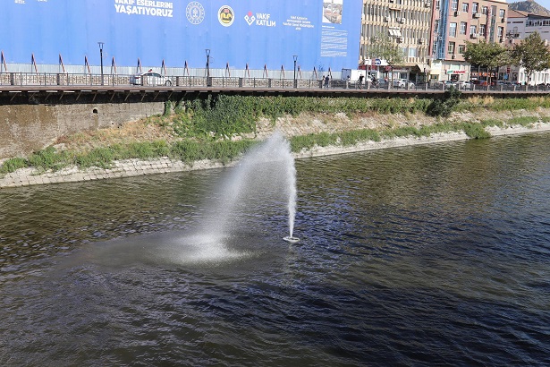 HBB Asi Nehri’ne ışıklı fıskiyeler monte etti