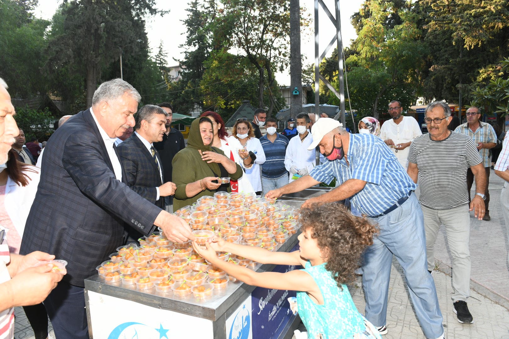 15 Temmuz Demokrasi ve Milli Birlik Günü’nde lokma ikram edildi