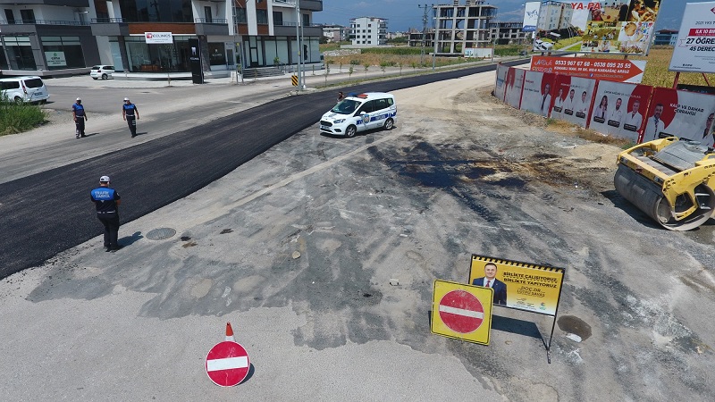 HBB Karaağaç Uğur Mumcu Caddesi’ndeki yeni yolda asfalt çalışması başlattı