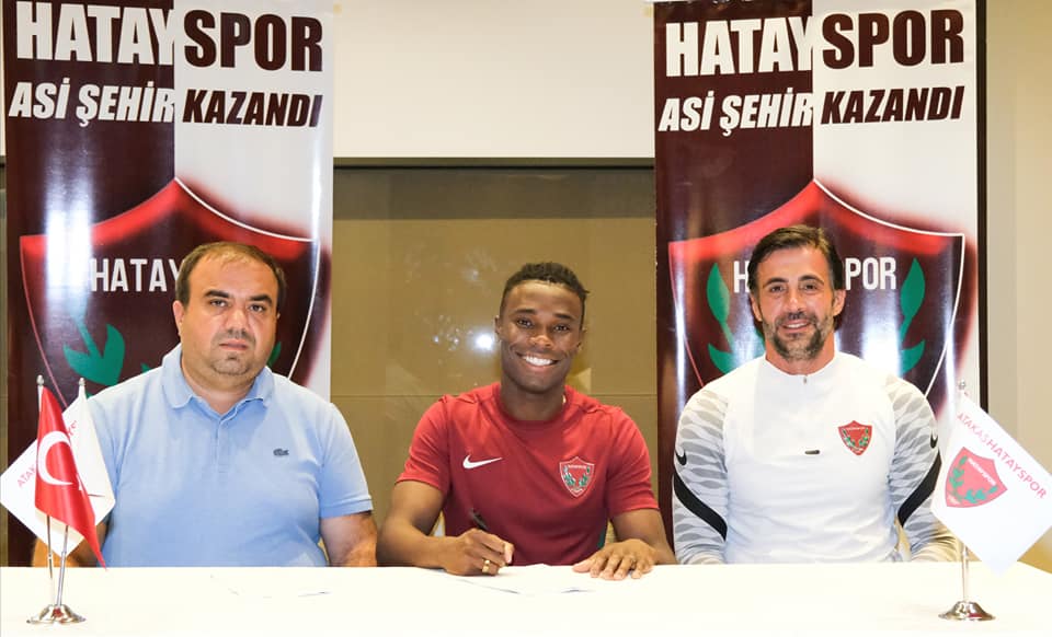 Sam Adekugbe resmen Hatayspor’da