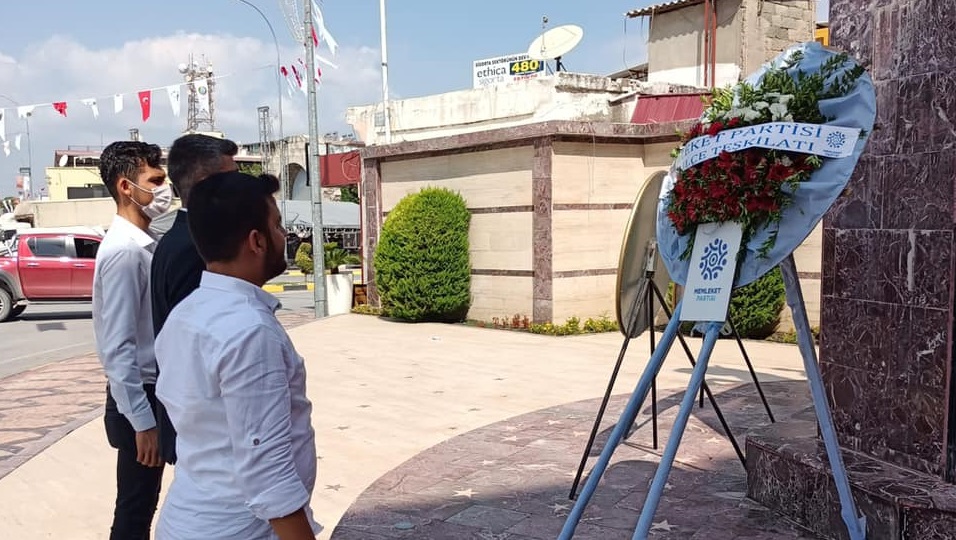 MP Erzin’den Ata’ya çelenk