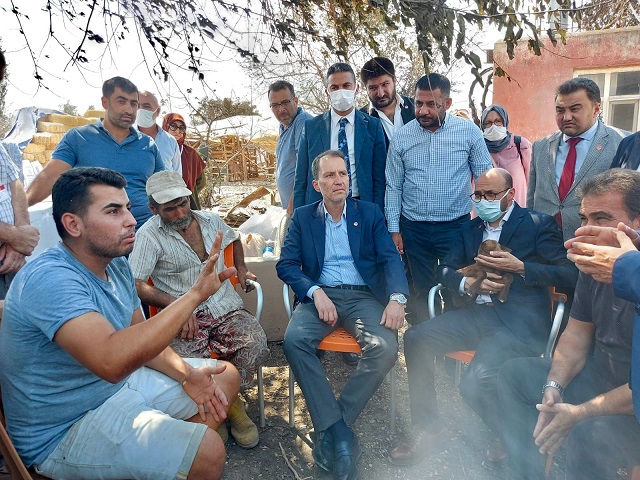 Yeniden Refah lideri Erbakan yangın bölgesini ziyaret etti