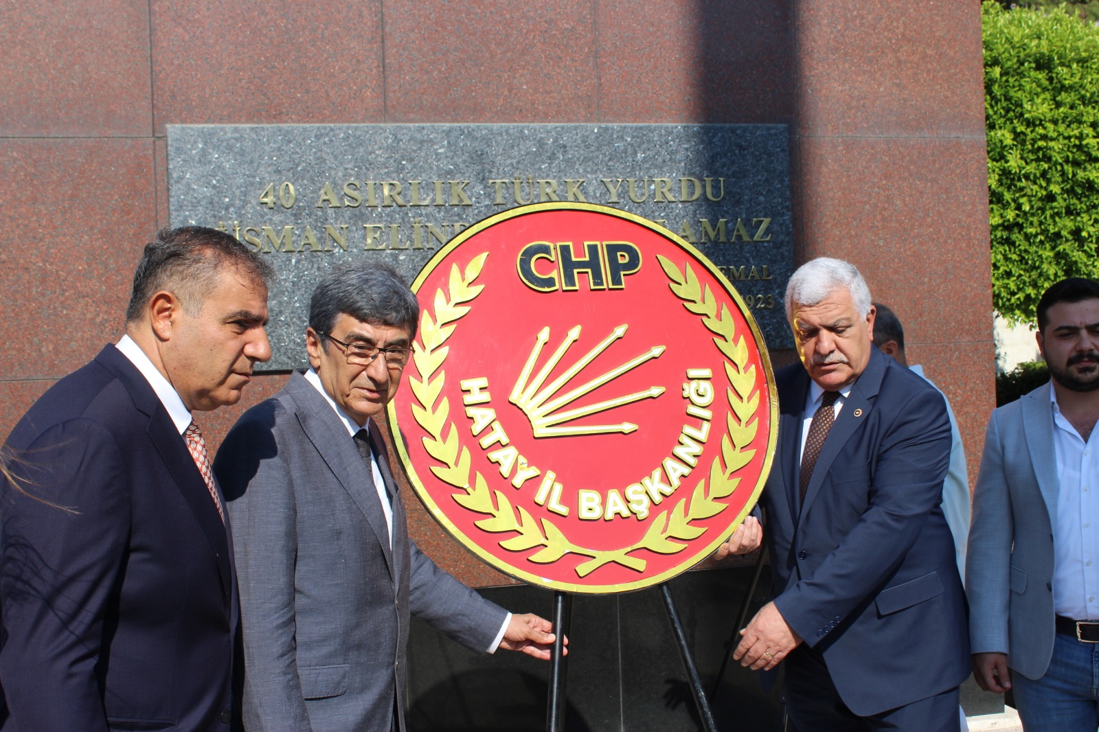 CHP Hatay’dan Ata’ya çelenk