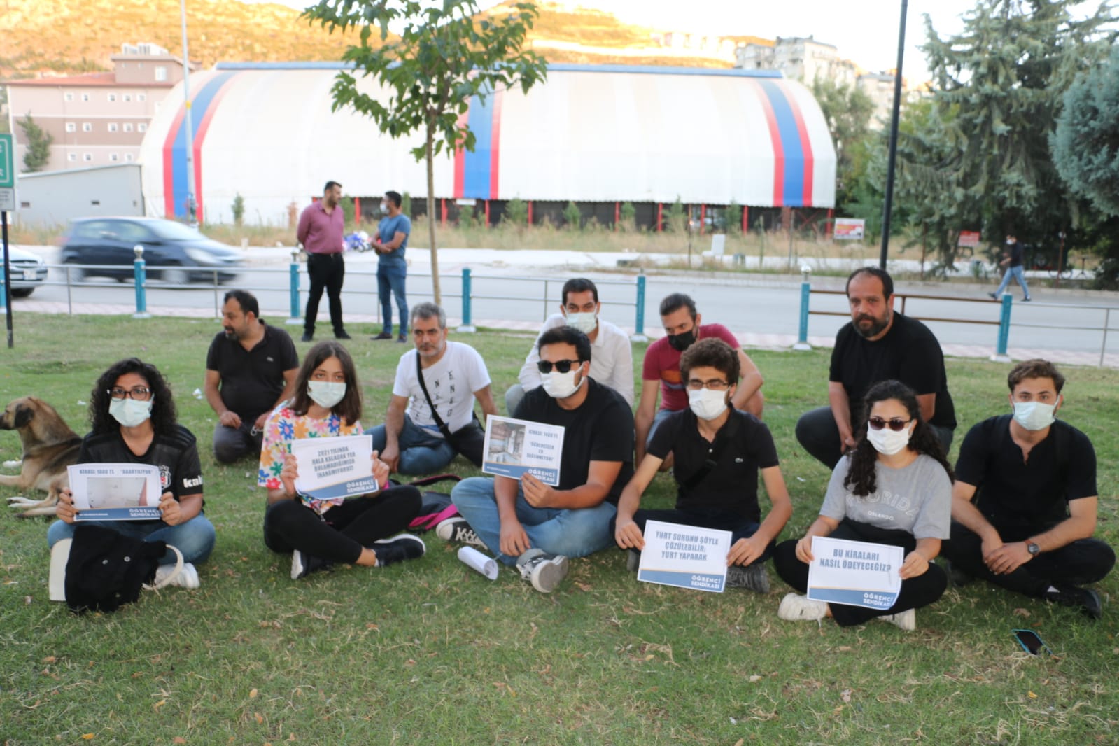 Öğrenciler Hatay’da hükümetten yurt istedi