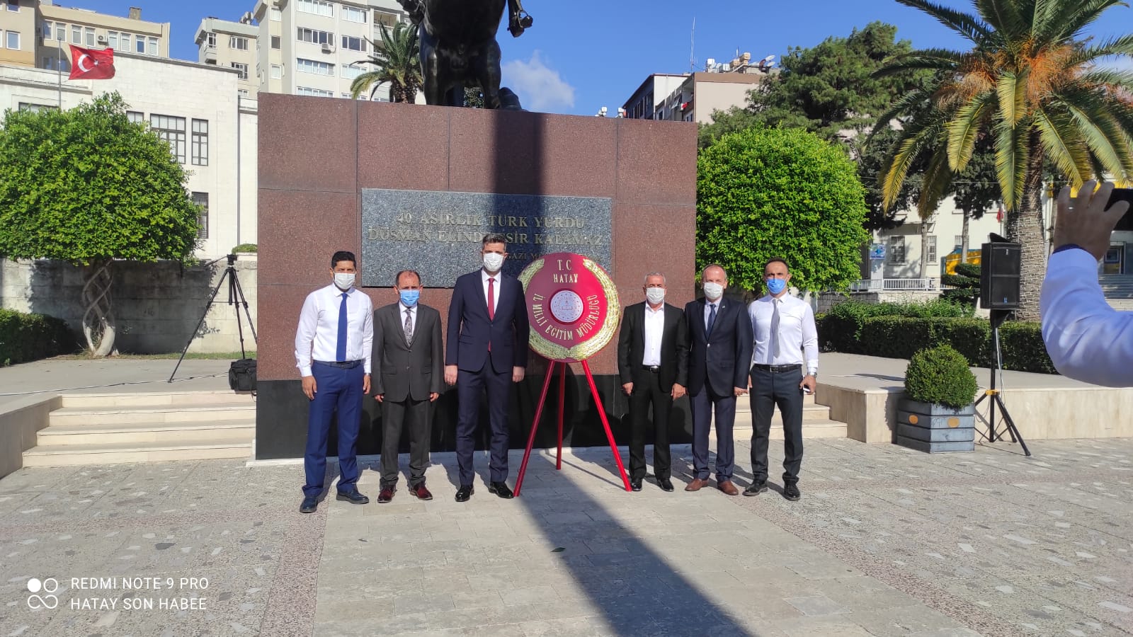 İlköğretim Haftası çelenk sunumuyla başladı