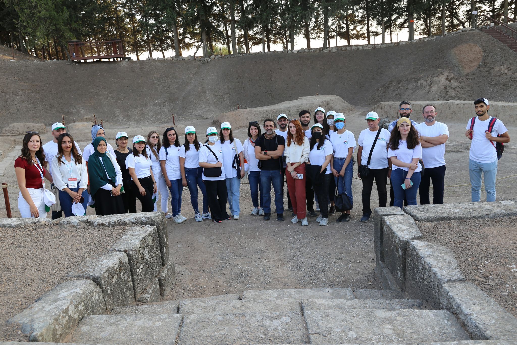 EXPO gönüllüleri Tell Açana Höyüğü’nü ziyaret etti