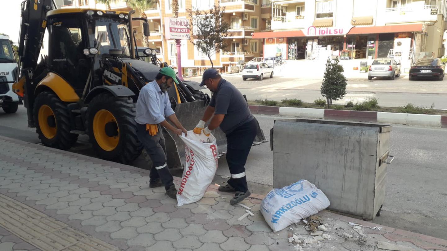 Defne’de temizlik çalışmaları sürüyor