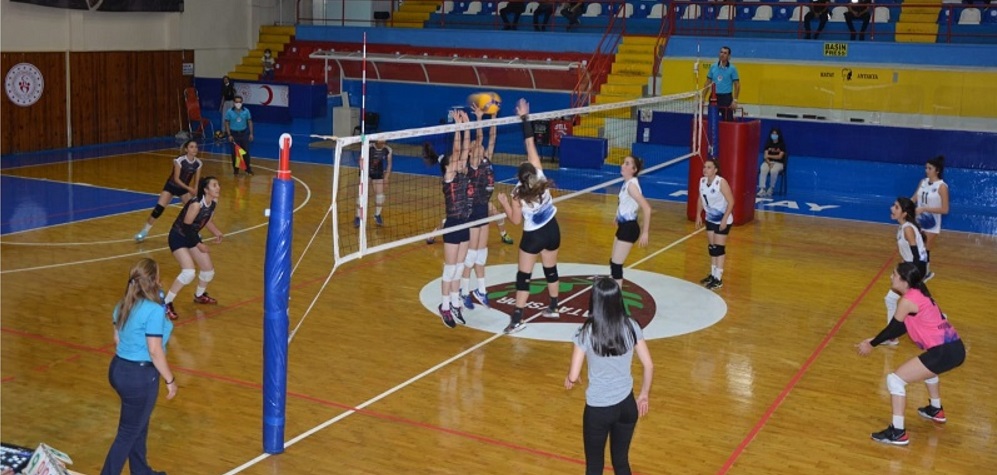Antakya Belediyesi GSK kadın voleybol takımından galibiyet