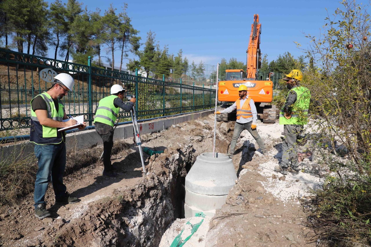 Yayladağı’nda yeni tesis ve altyapıda çalışmalar sürüyor