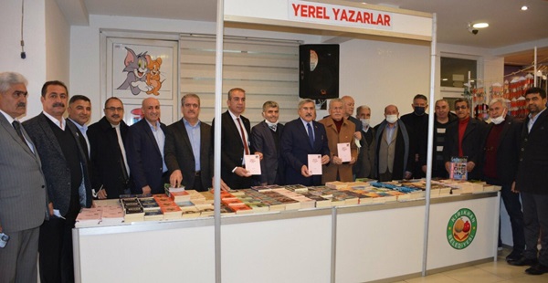 Kırıkhan’da kitap fuarı açıldı
