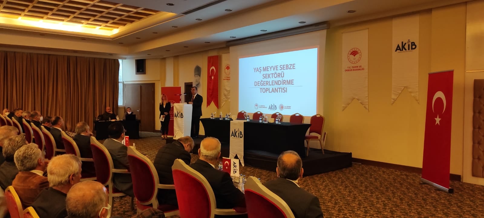 Hatay’da yaş meyve sebze sorunları tartışıldı