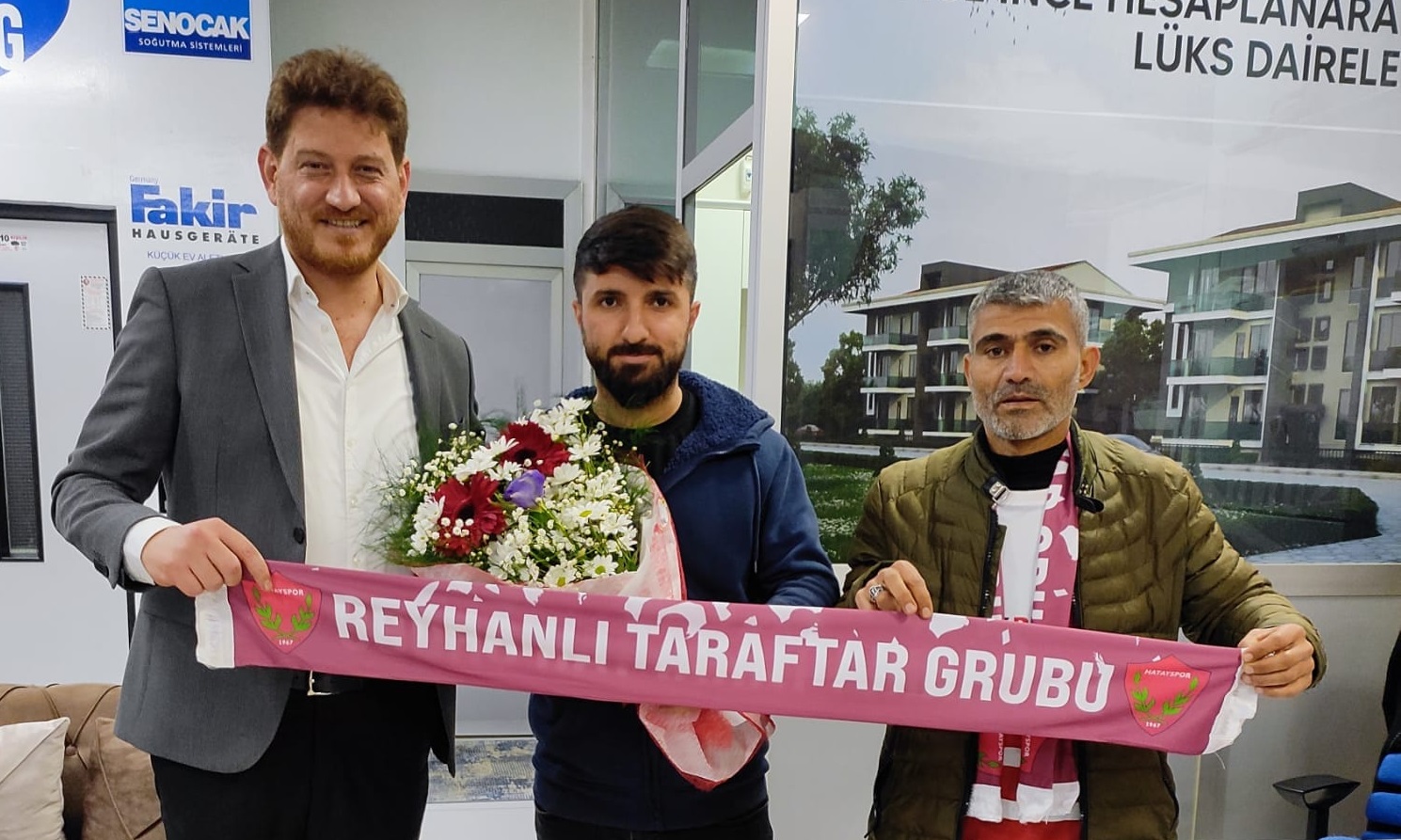 Suvaroğlu’ndan Reyhanlıspor taraftarlarına davul desteği