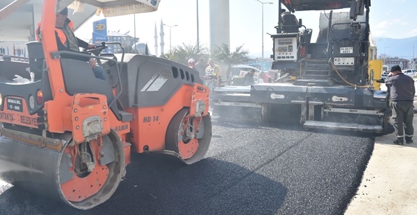 Antakya Belediyesi asfalt çalışmasını sürdürüyor