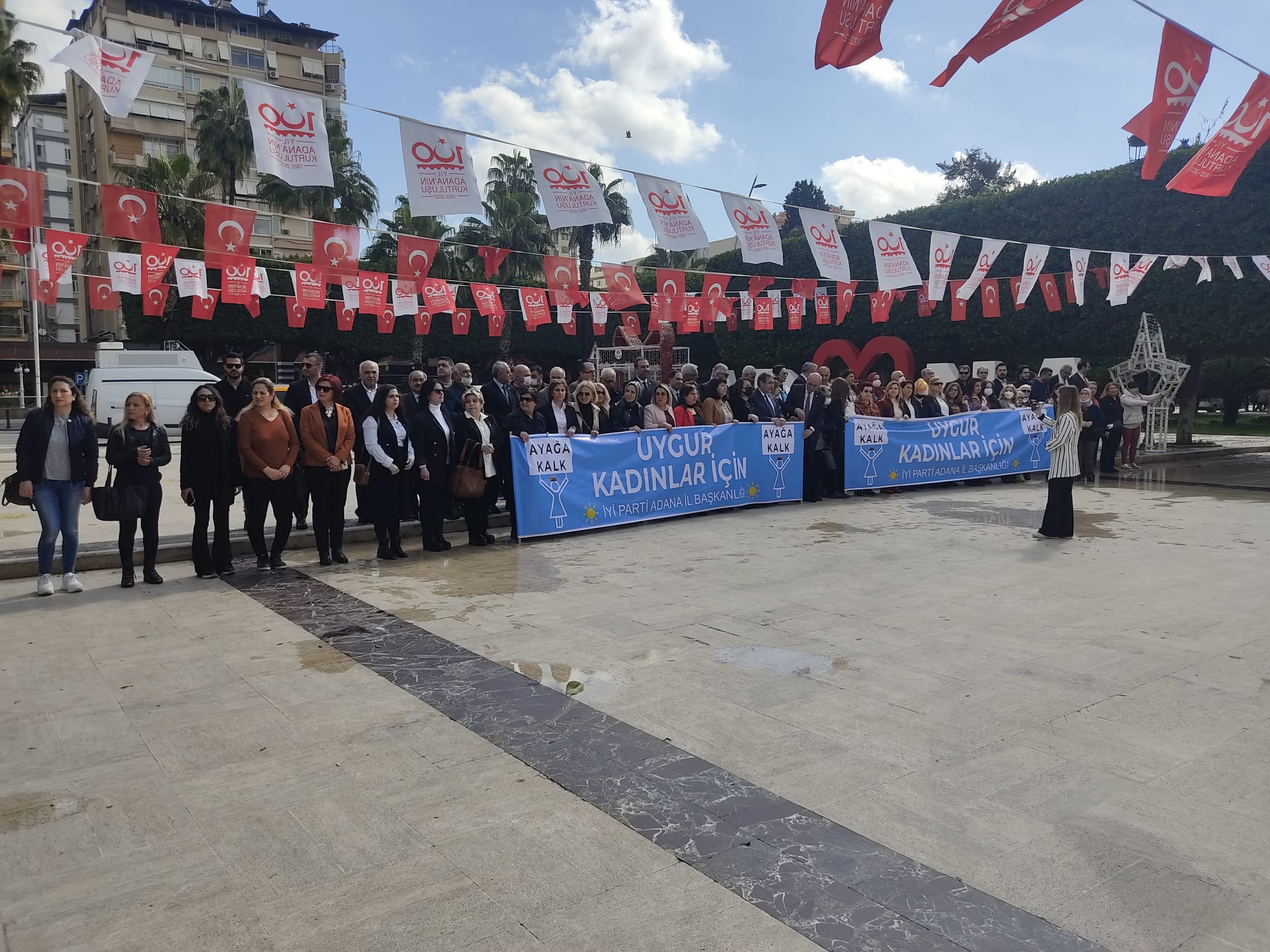 Hali, “Uygur Kadınları İçin Ayağa Kalk” Etkinliğini Organize Etti