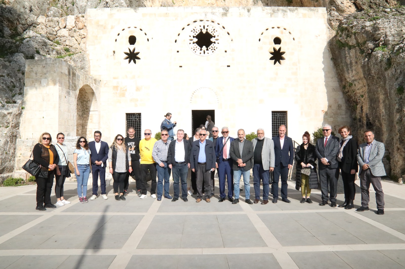 HATAY’A DÜNYANIN HER YERİNDEN İNSAN AKIN EDİYOR