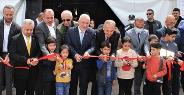 ‘ÇOCUK KİTAPLARI VE BİLİM ŞENLİĞİ’NE YOĞUN İLGİ