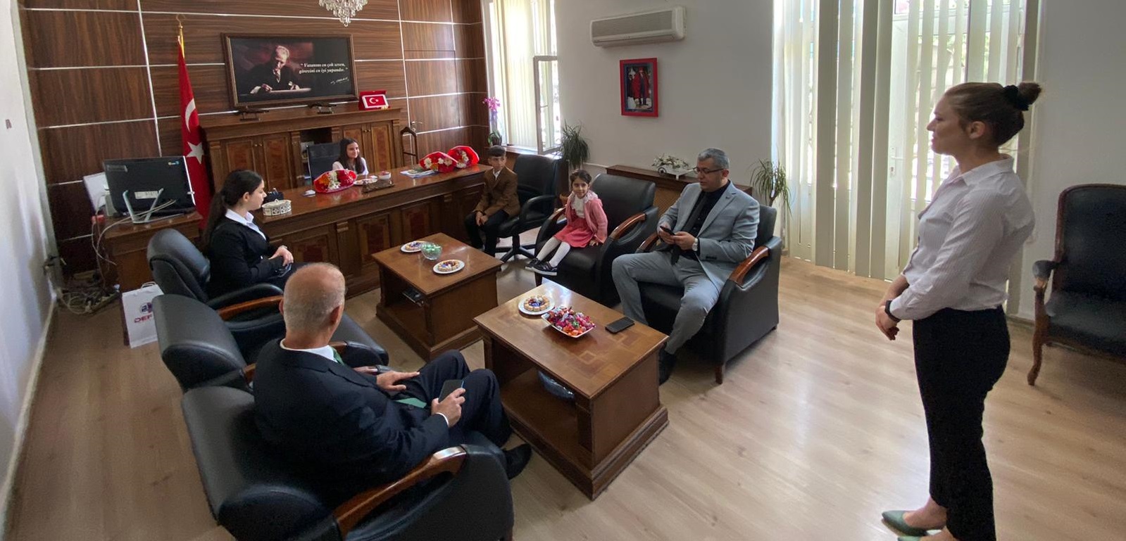 Kaymakam Kütük’ten minik öğrenciye jest