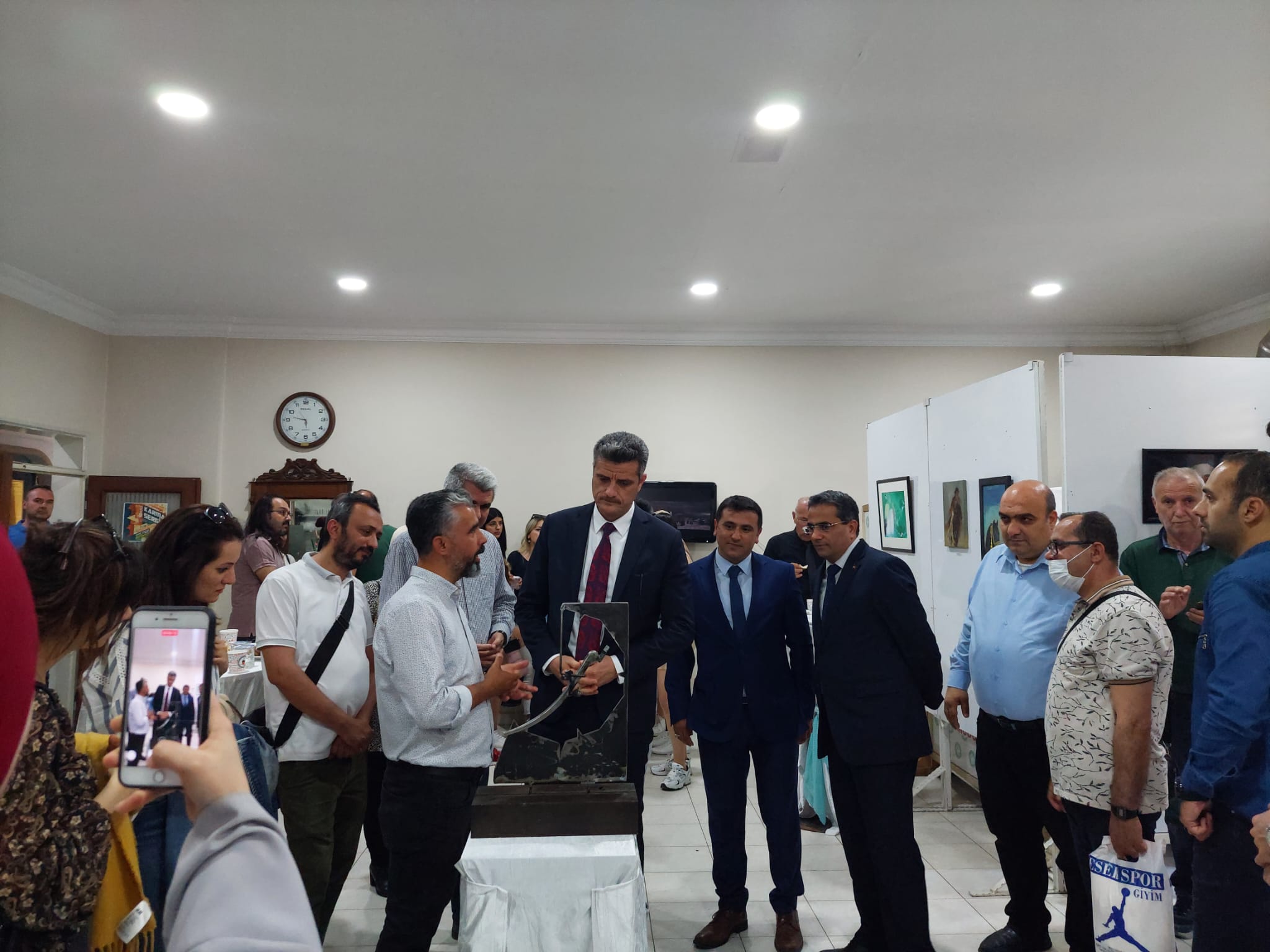 Öğretmenevi’nde karma sergi açıldı