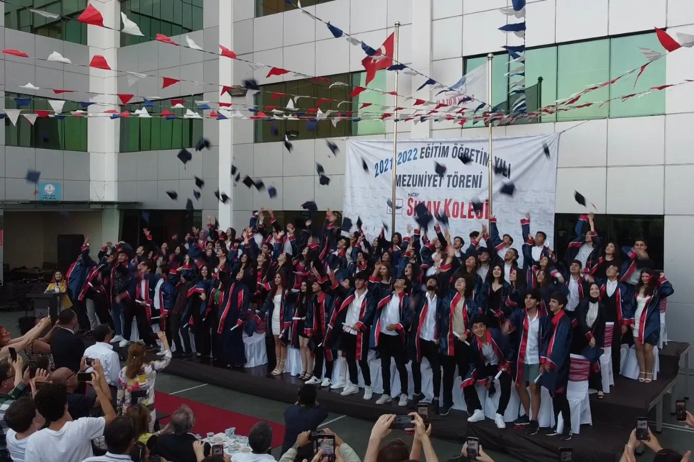 Sınav Koleji Anadolu ve Fen Lisesi kartalları mezun oldu