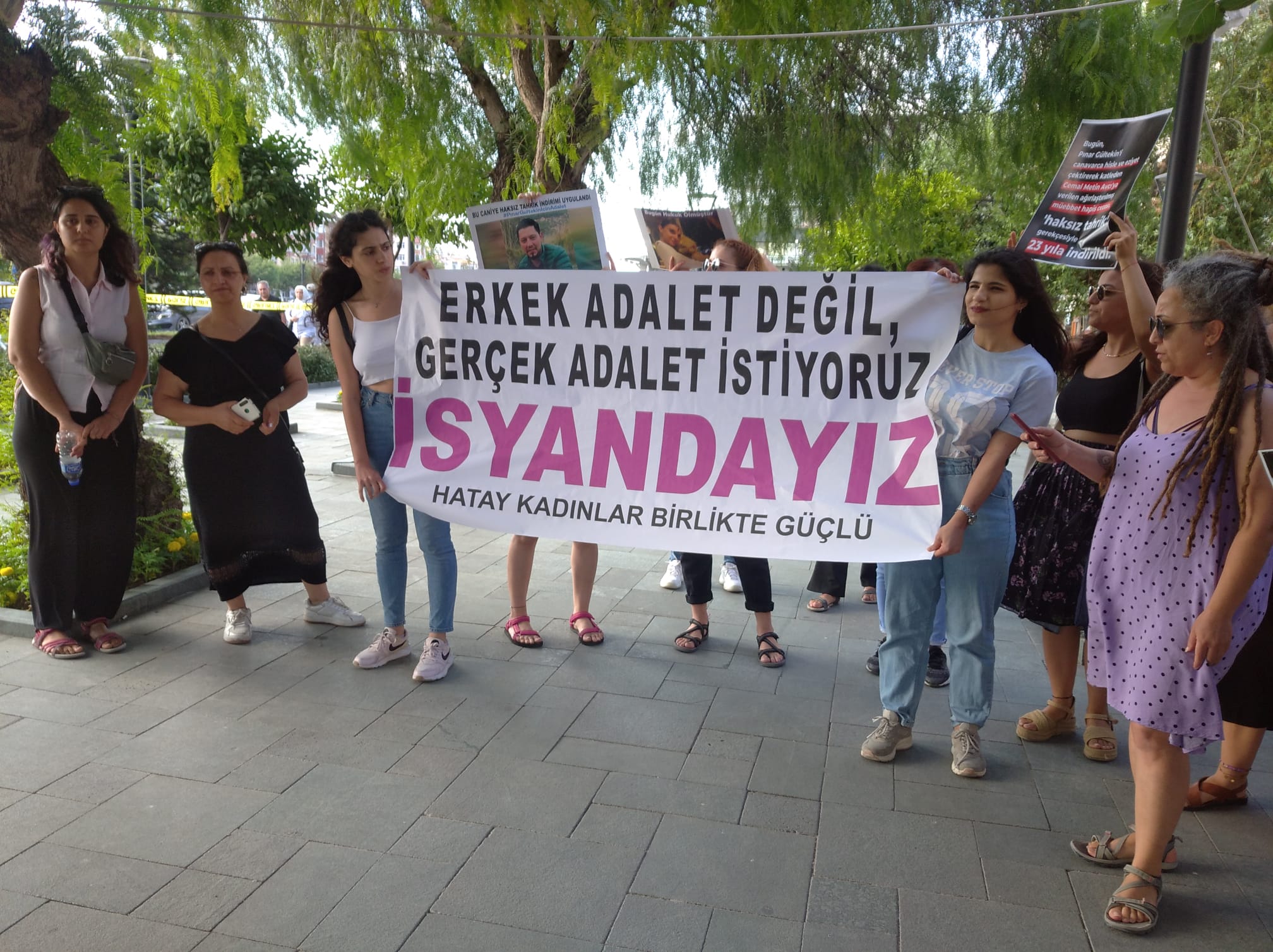 Hatay’da kadınlar Pınar Gültekin’i andı