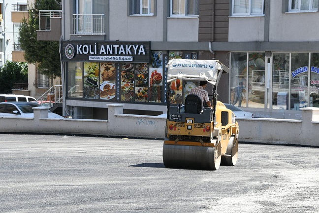 SEMT PAZARLARININ ZEMİNLERİ ASFALTLA KAPLANIYOR