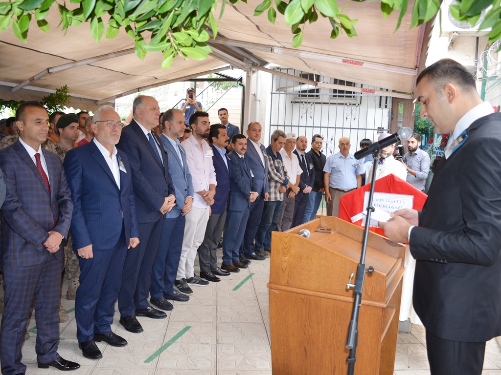Gazi Ersin Akbulut törenle defnedildi