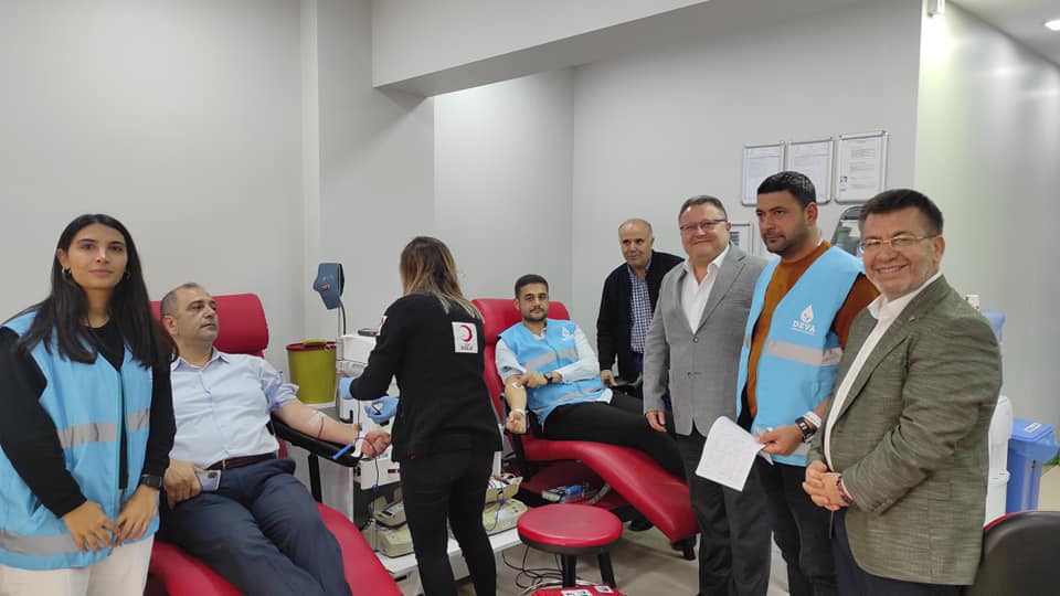 DEVA Partililer kan bağışladı