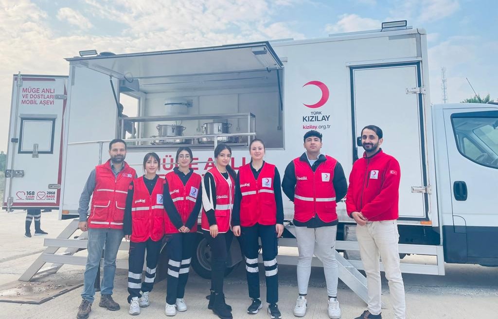 KIZILAY HATAY’DA KALPLERİ ISITTI