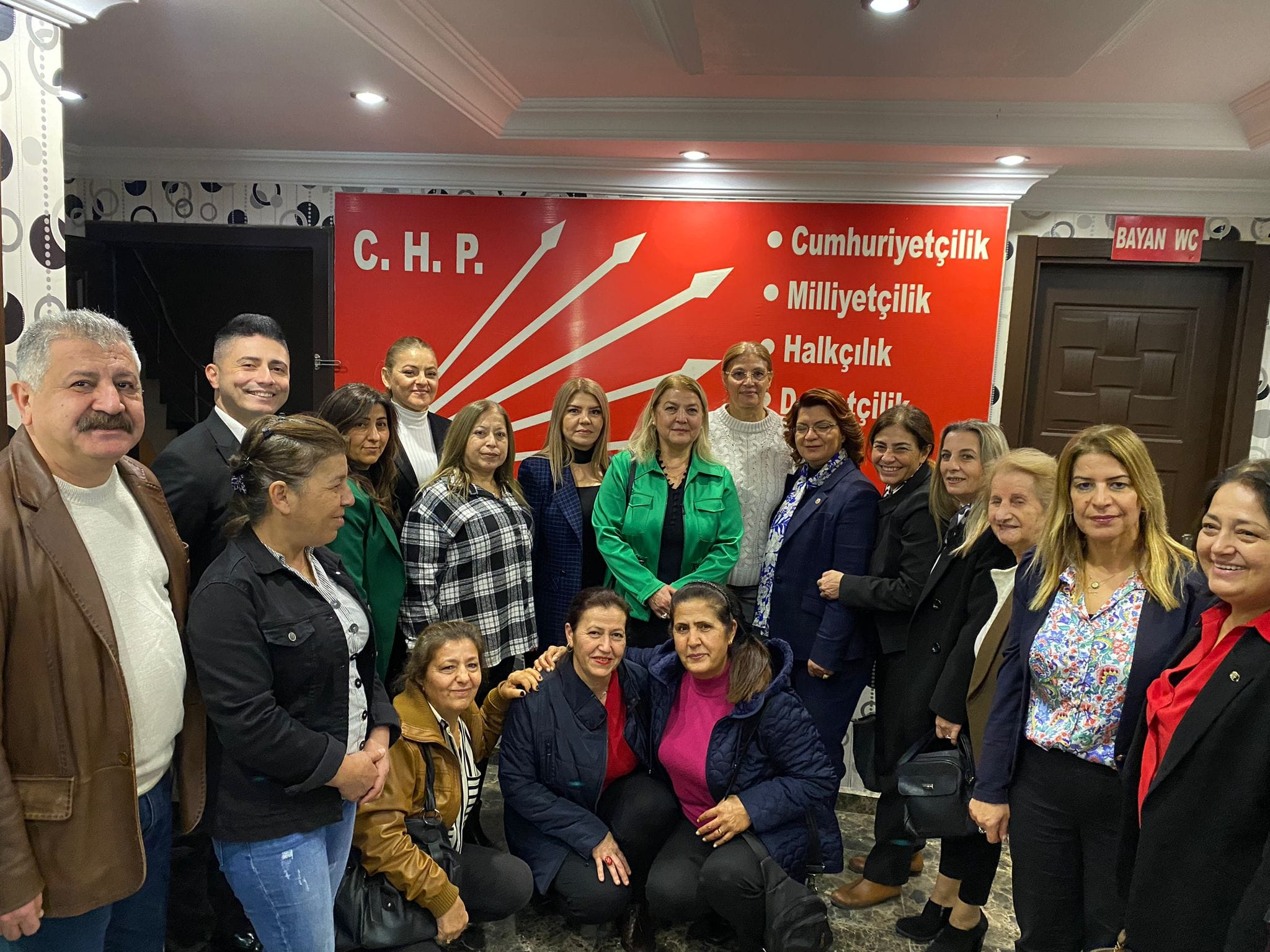 CHP’li kadınlar ev ev geziyor