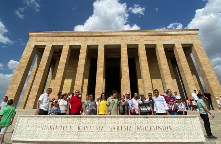 HATAY’LILAR ATANIN HUZURUNDAN SESLENDİ: HATAY ÖZEL AFET BÖLGESİ İLAN EDİLSİN